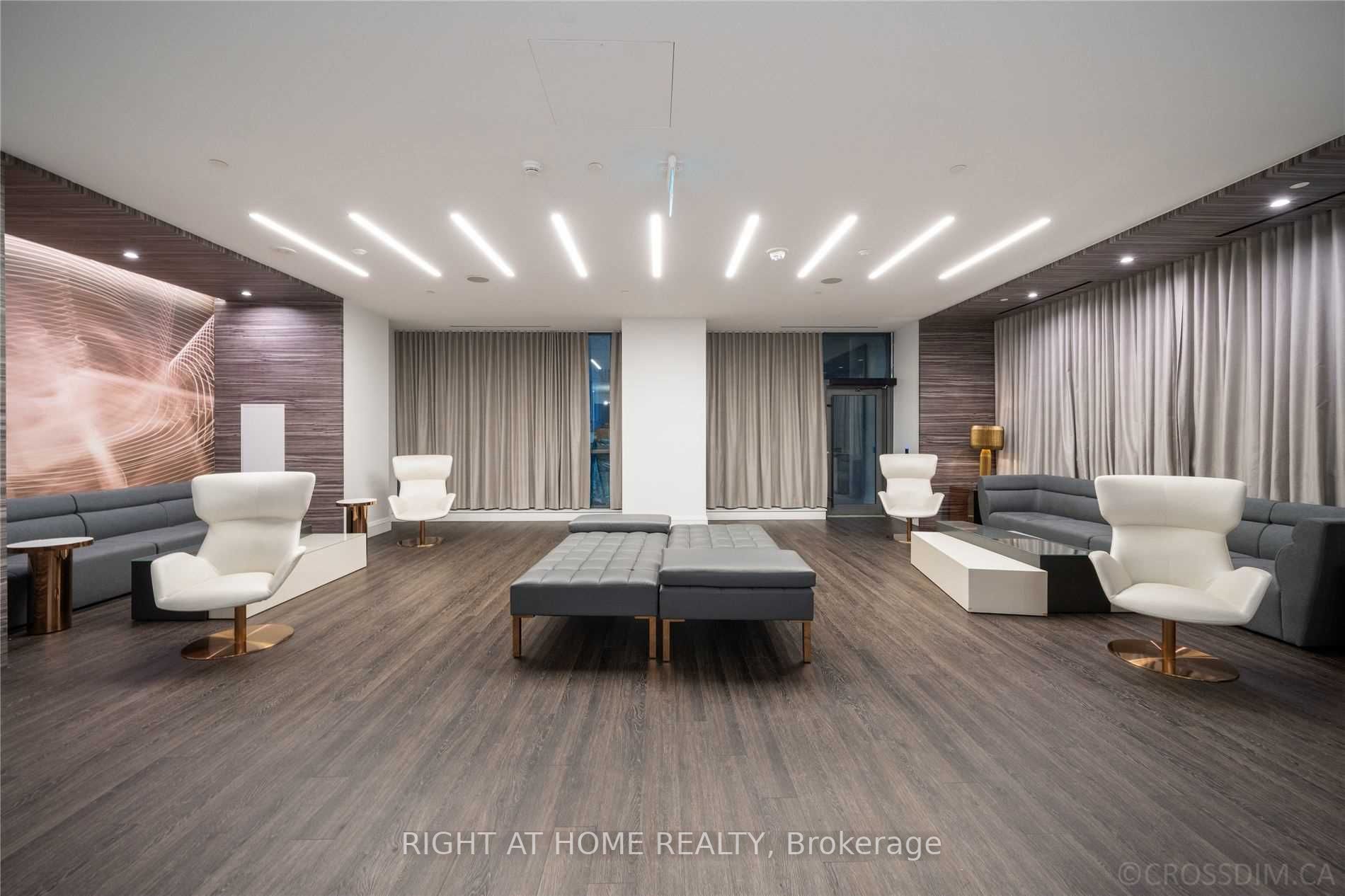 39 Roehampton Ave, #314