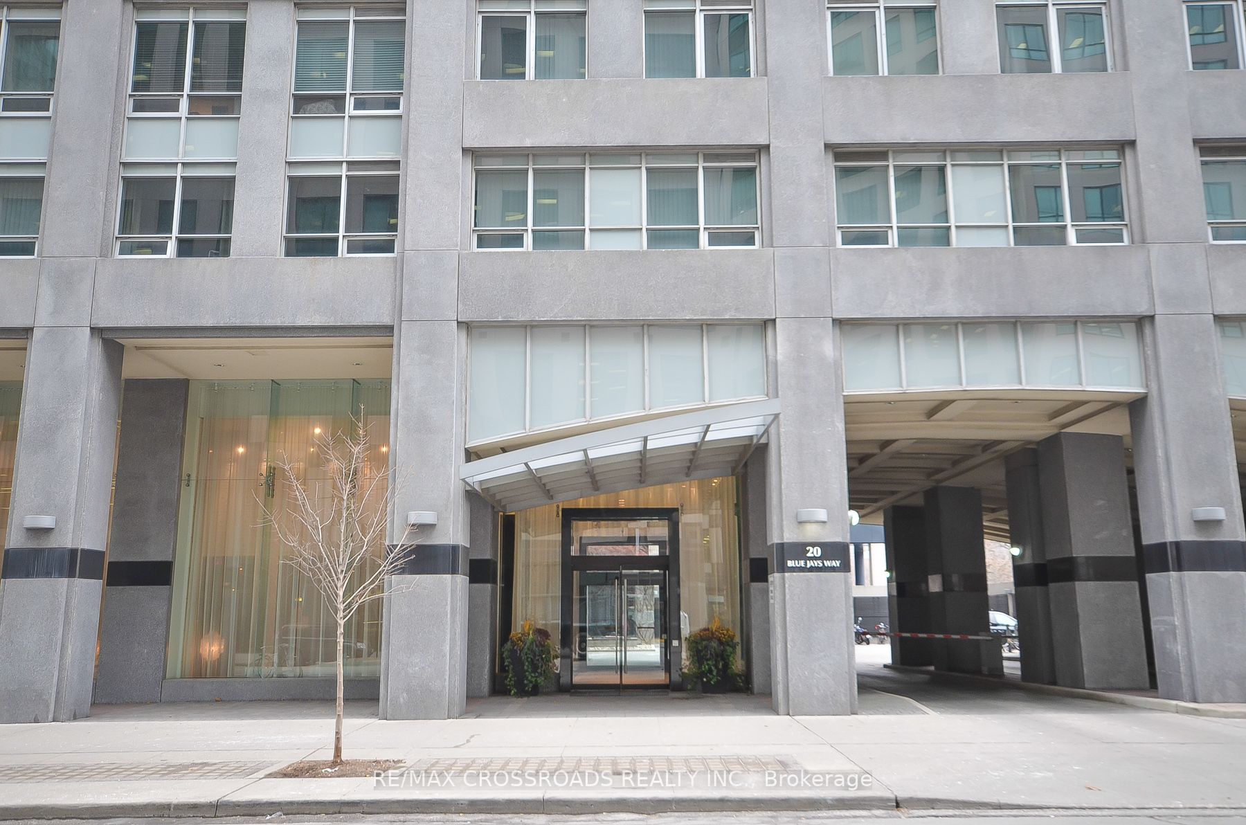 20 Blue Jays Way, #1413