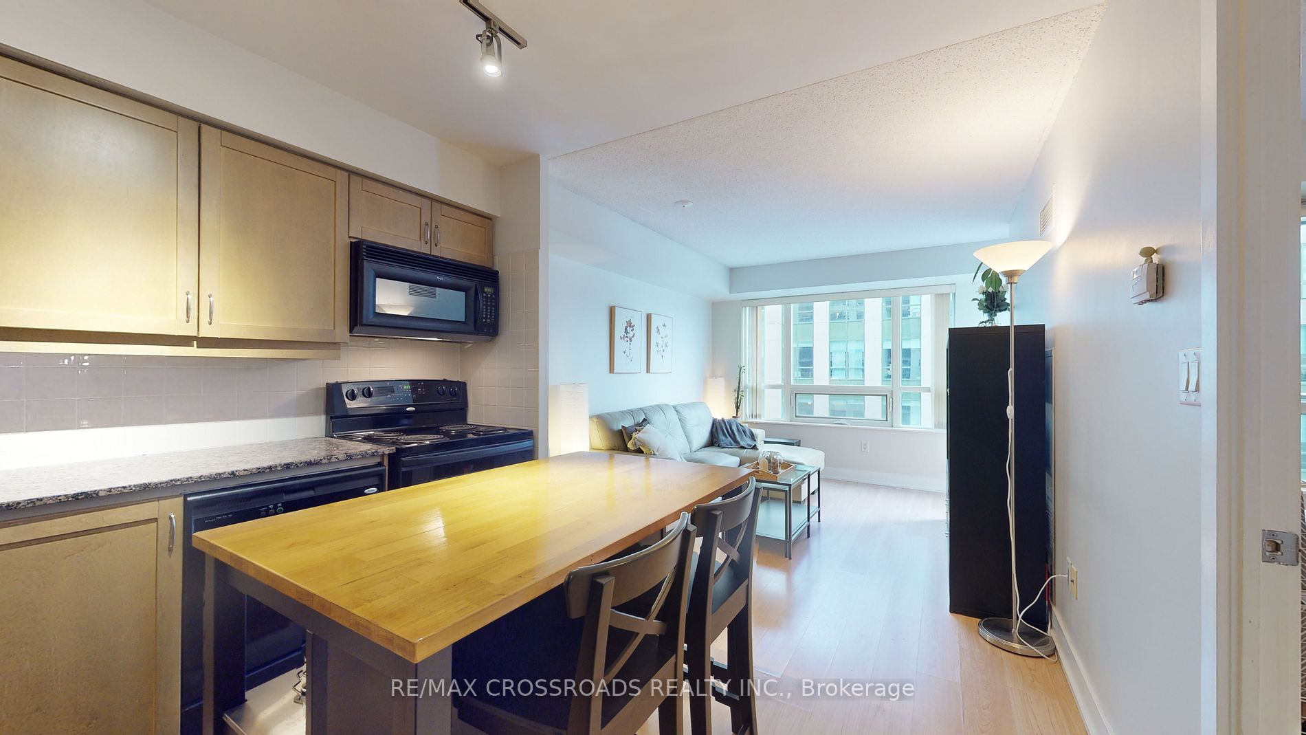 20 Blue Jays Way, #1413