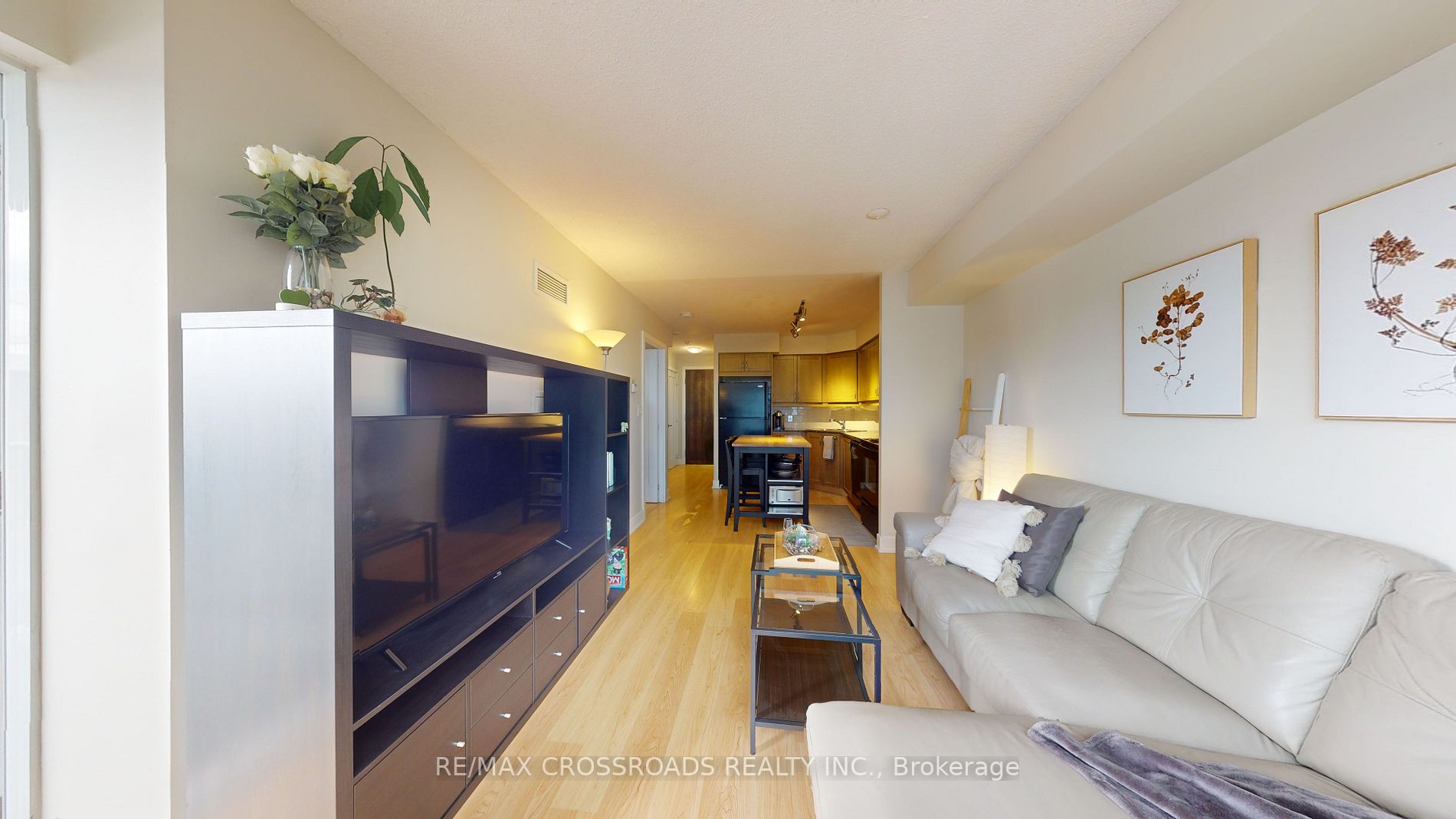 20 Blue Jays Way, #1413