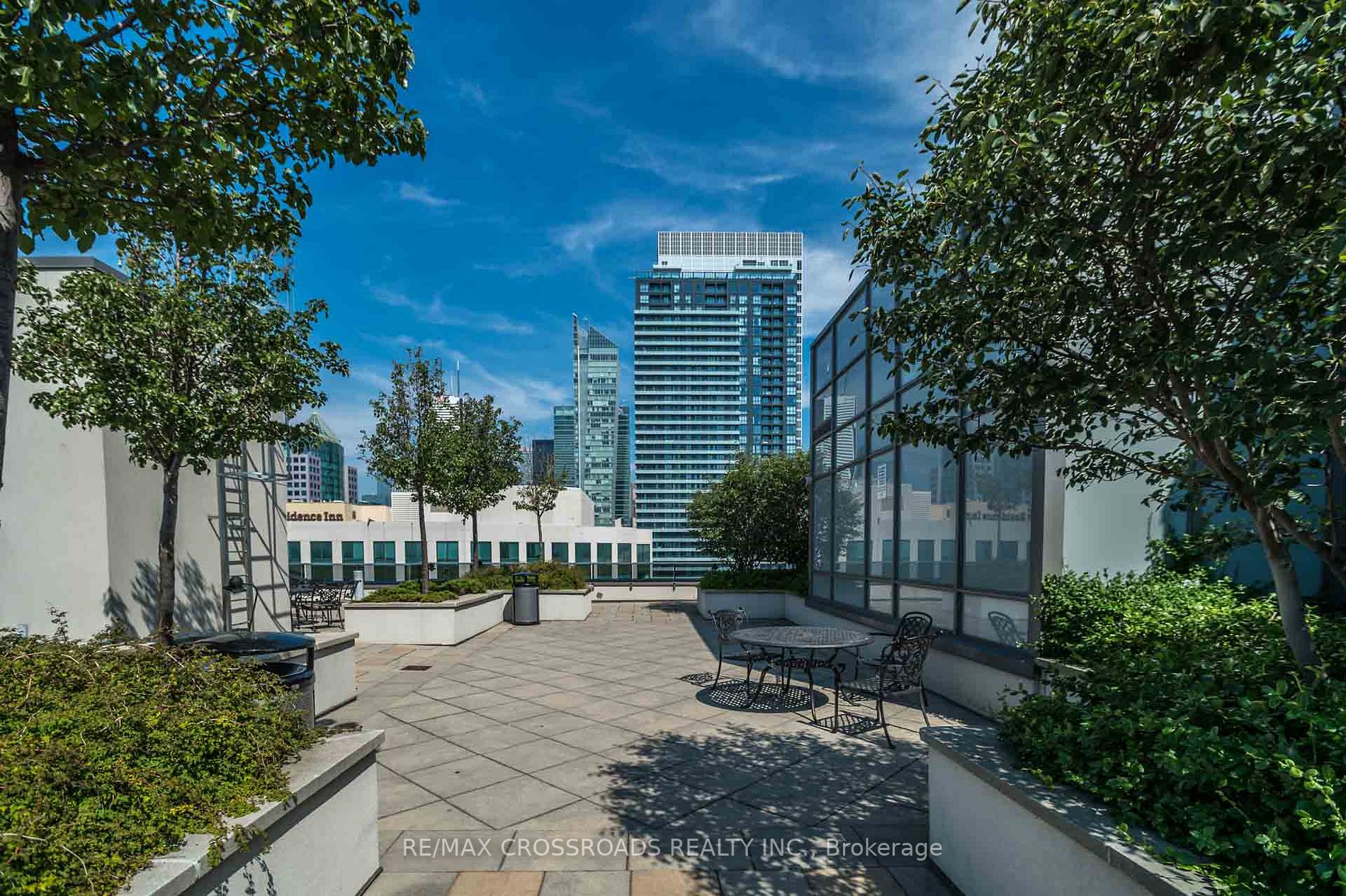 20 Blue Jays Way, #1413