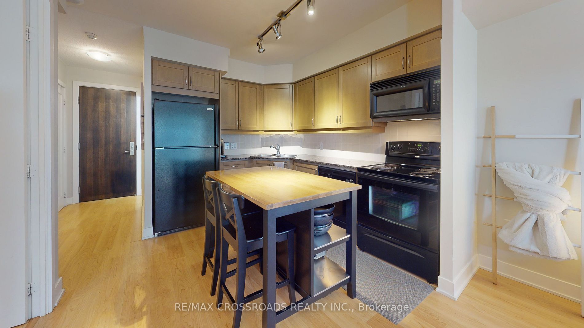 20 Blue Jays Way, #1413