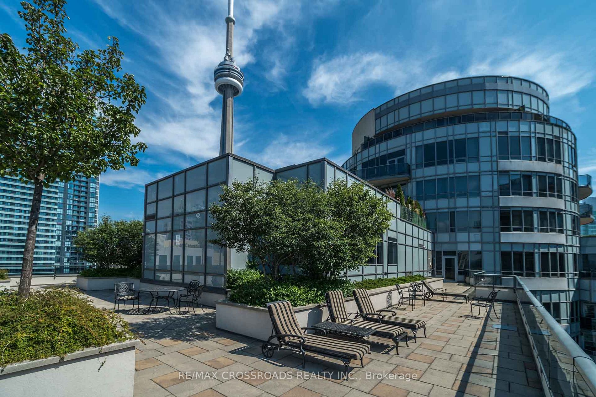 20 Blue Jays Way, #1413
