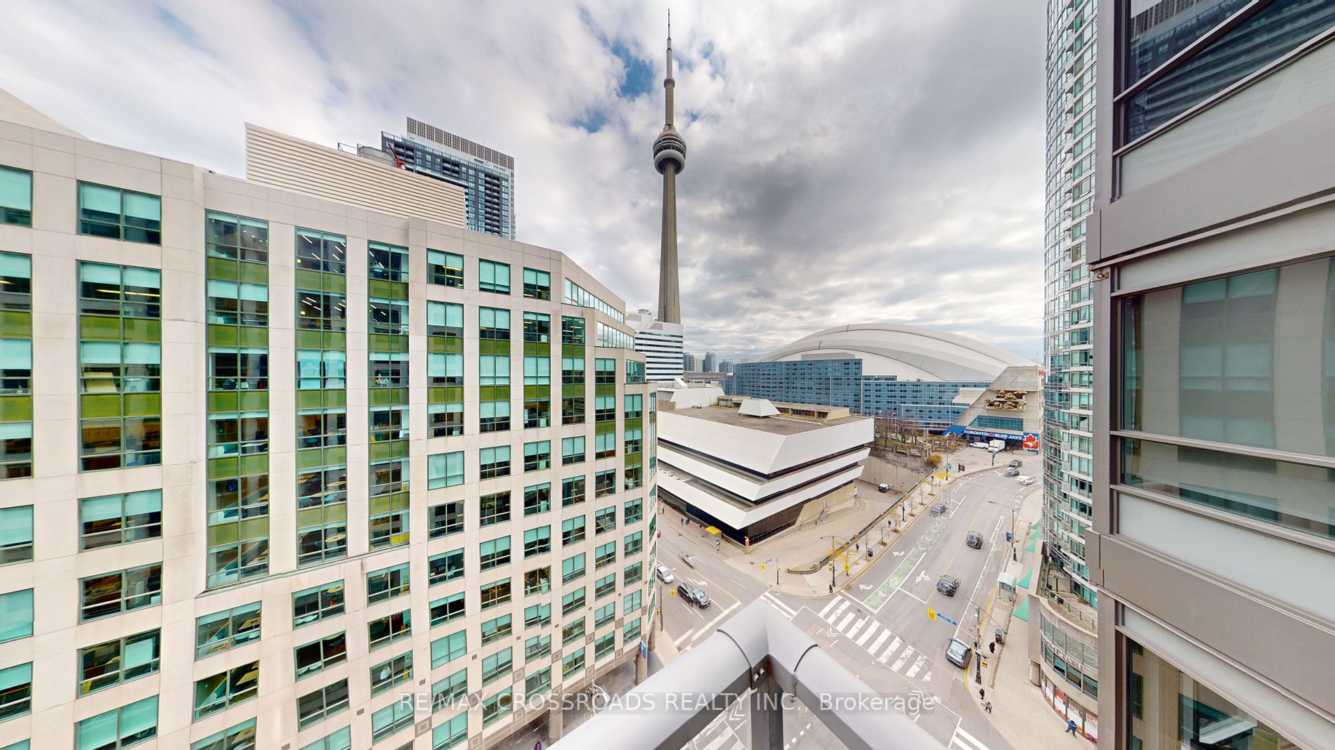 20 Blue Jays Way, #1413