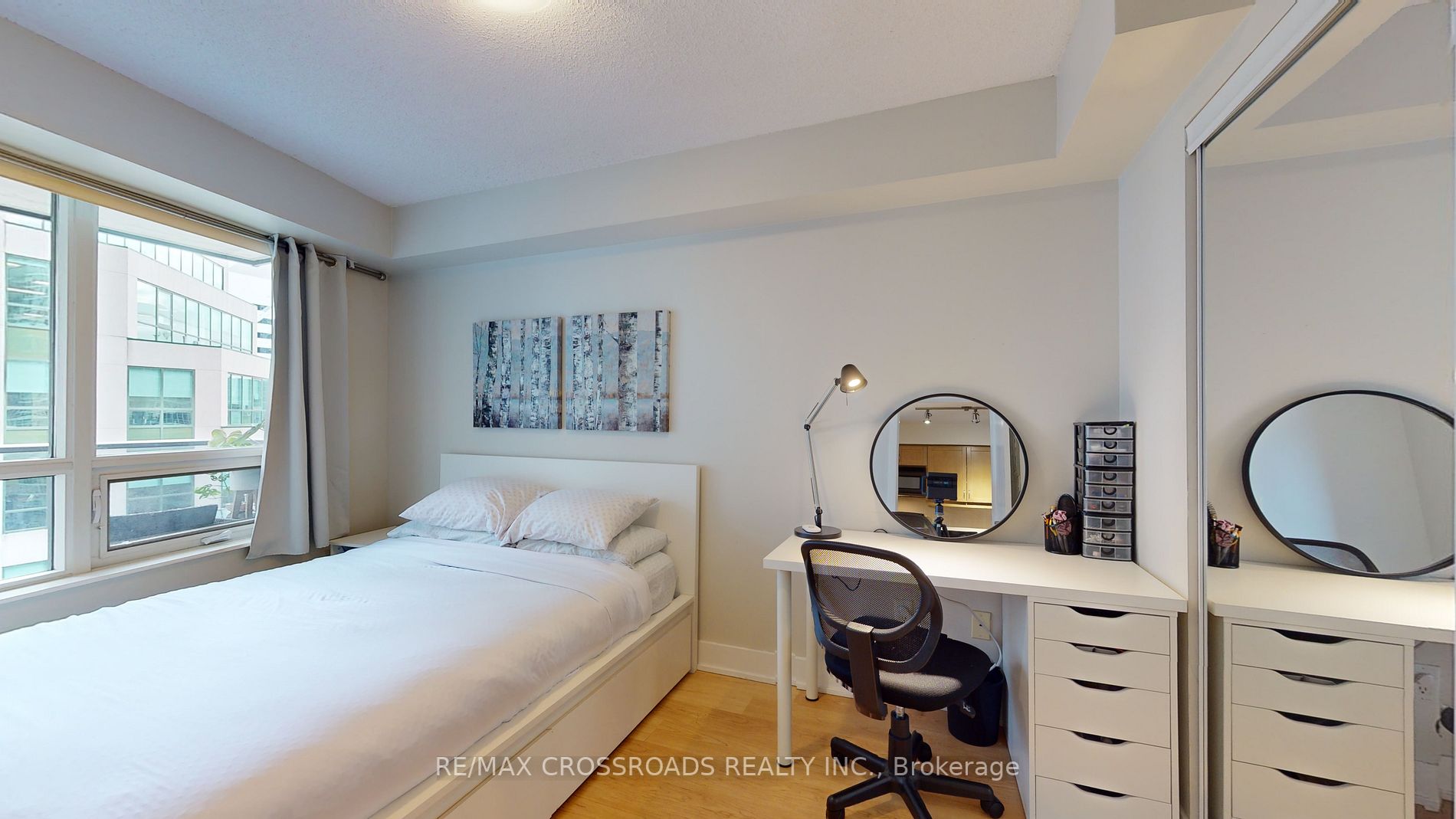 20 Blue Jays Way, #1413