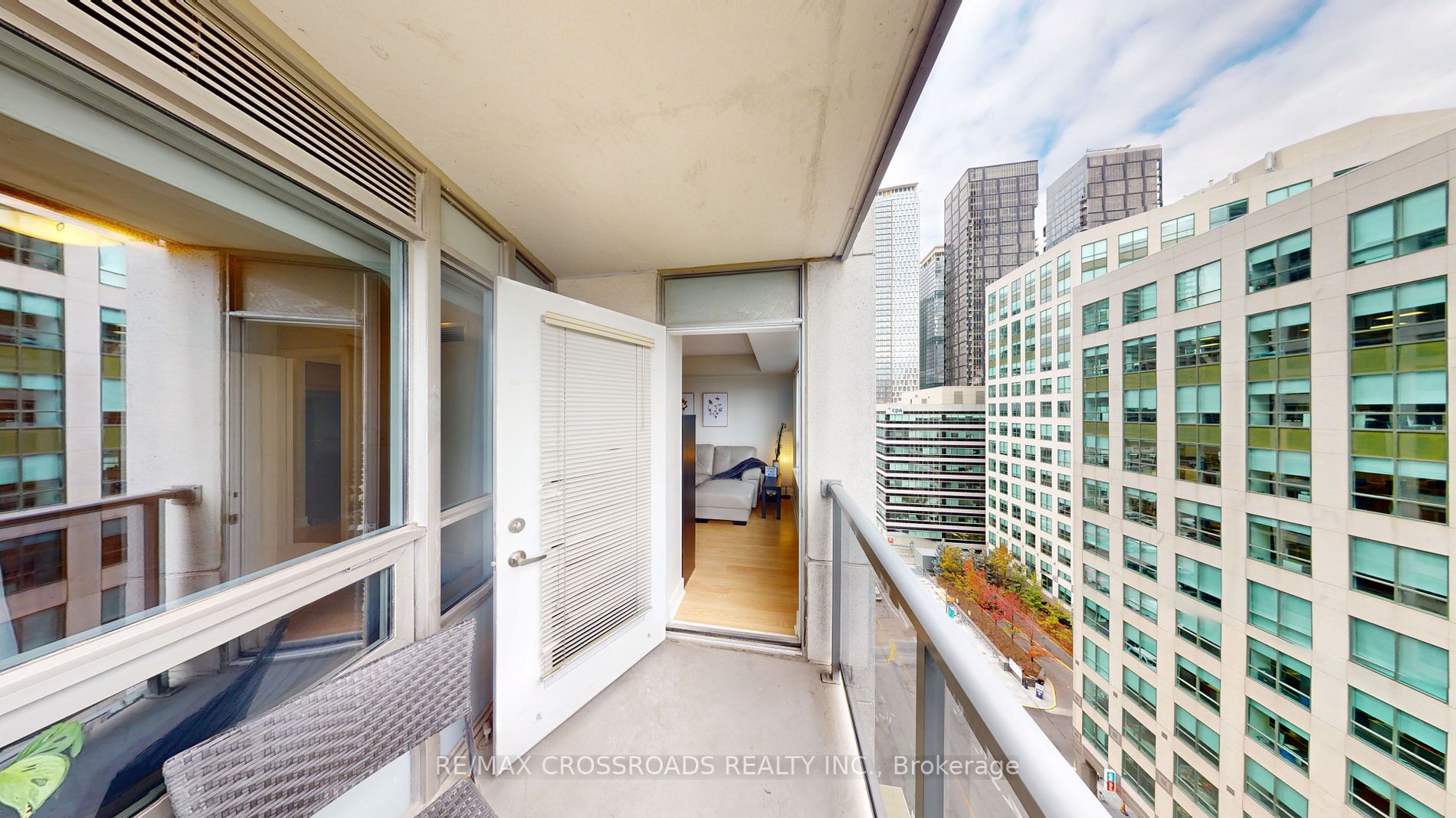 20 Blue Jays Way, #1413