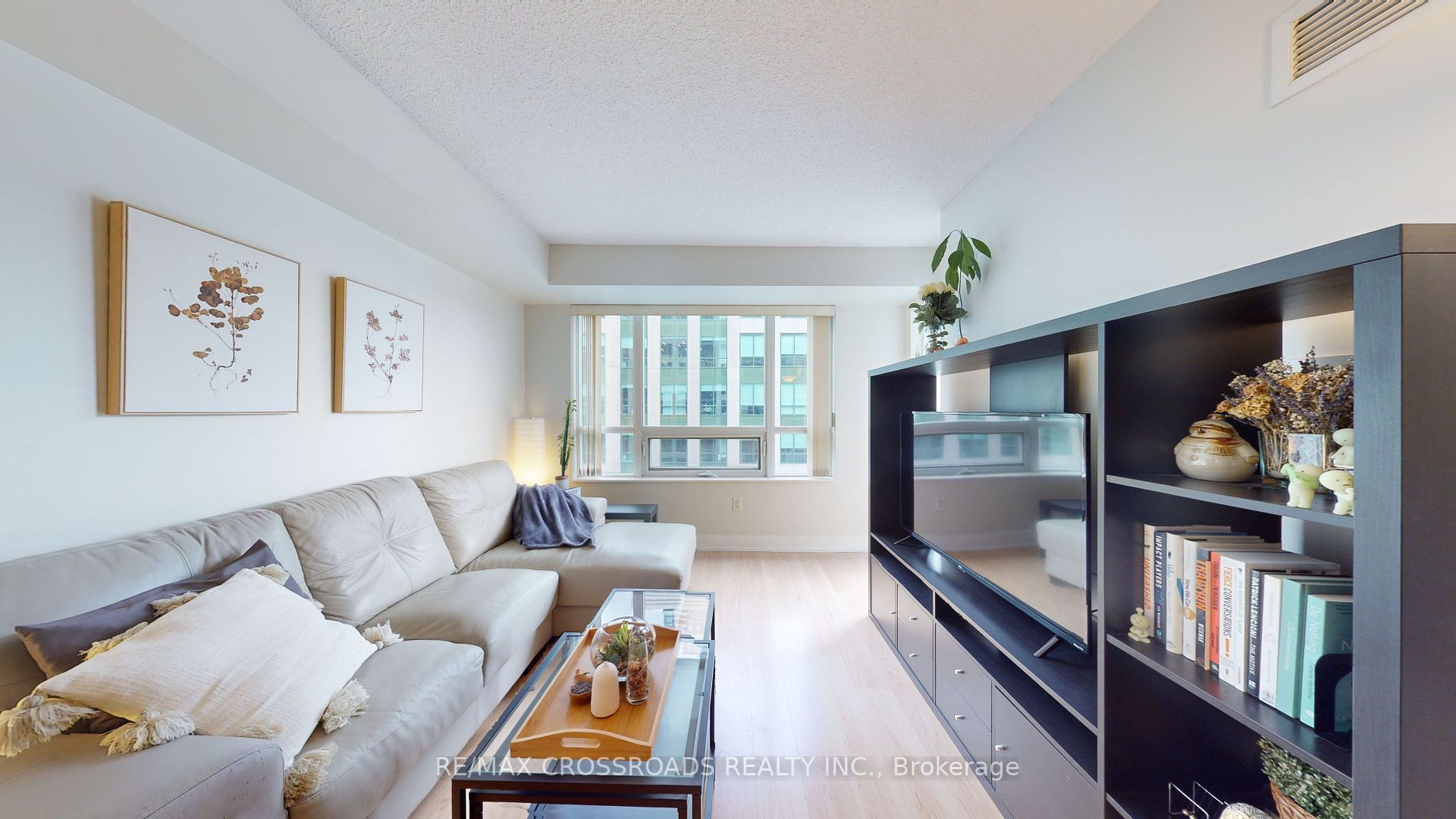 20 Blue Jays Way, #1413