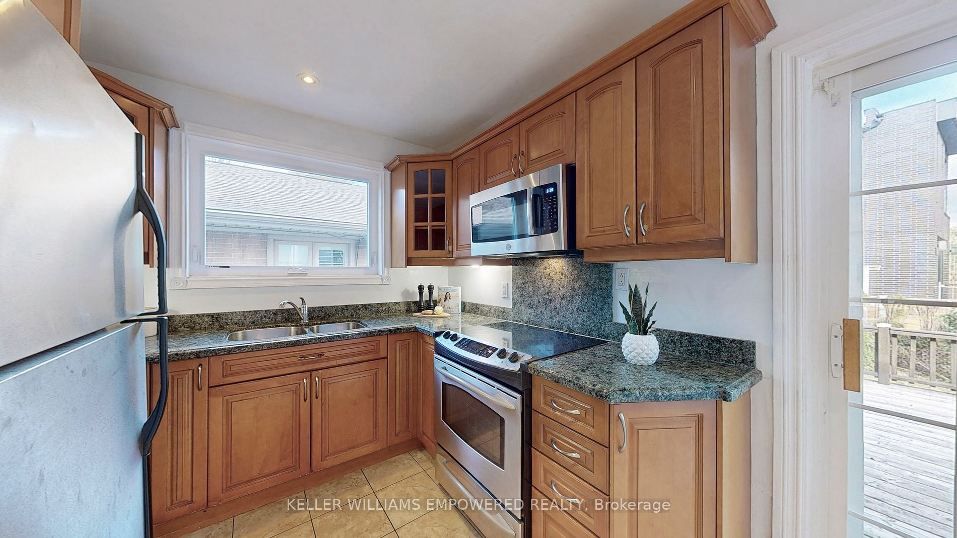 34 Canary Cres E