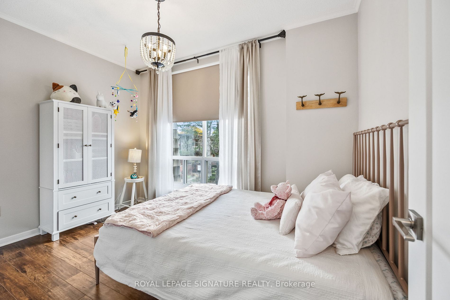71 Upper Canada Dr, #4