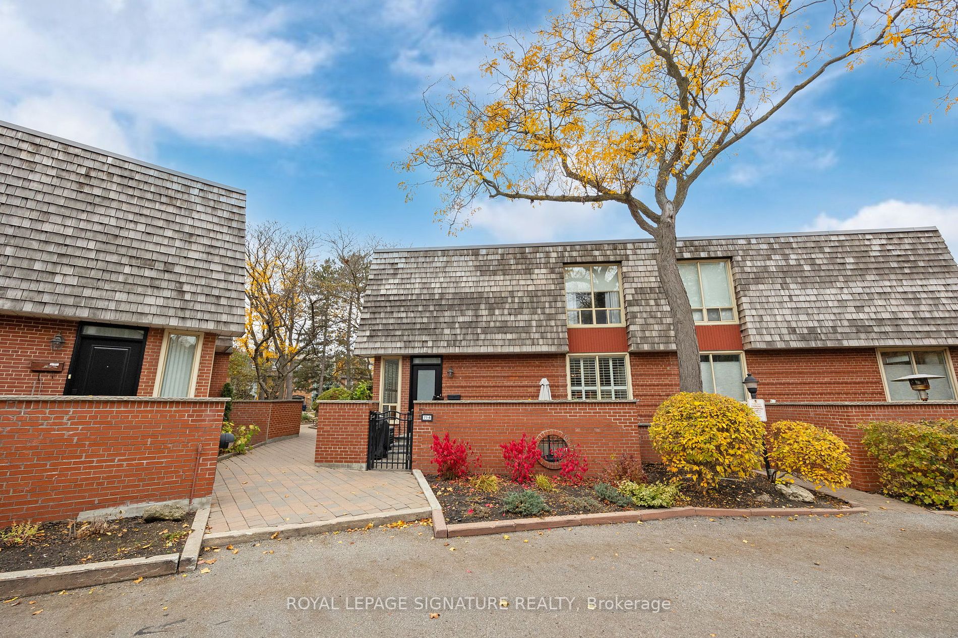 71 Upper Canada Dr, #4