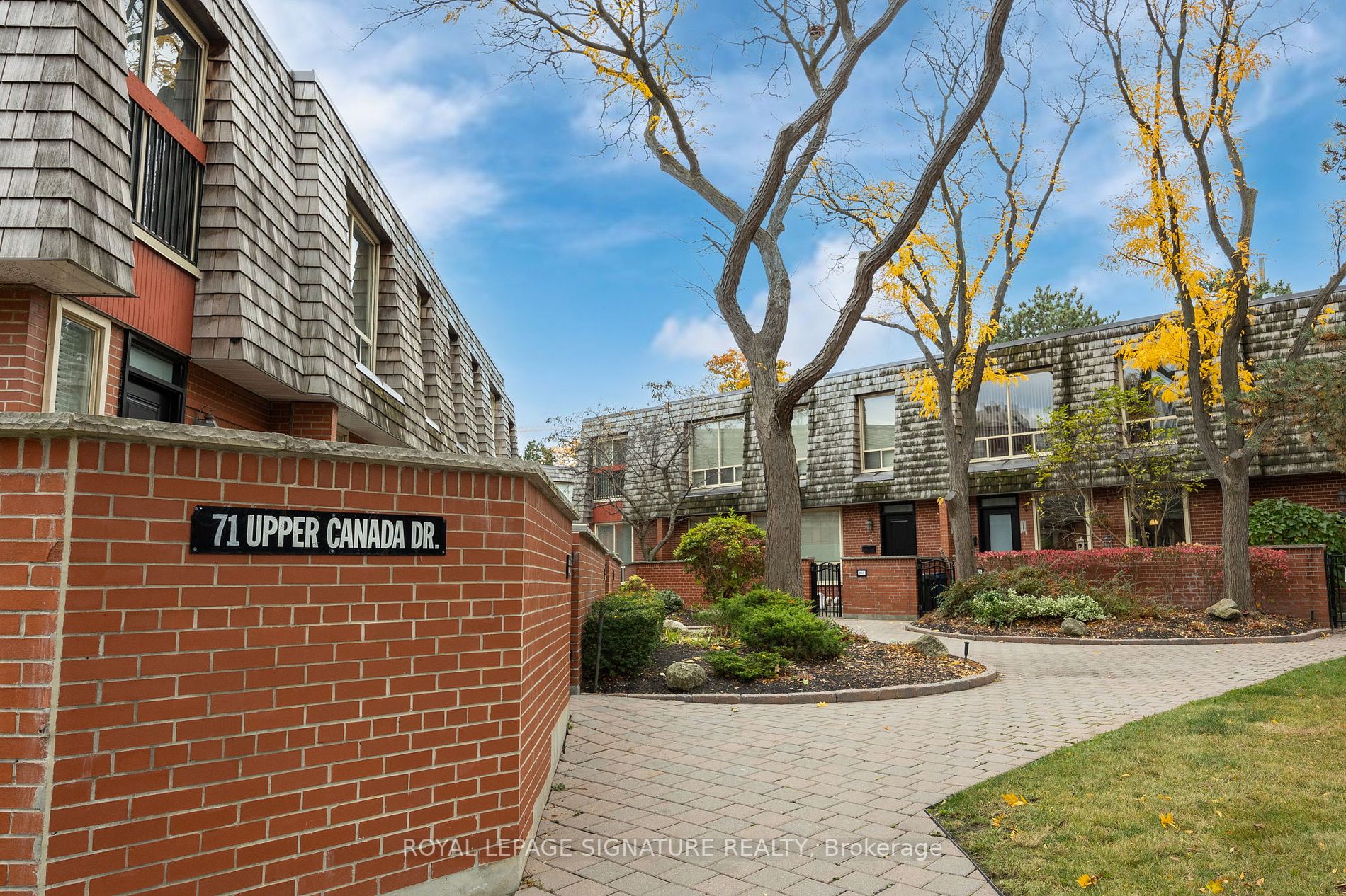 71 Upper Canada Dr, #4