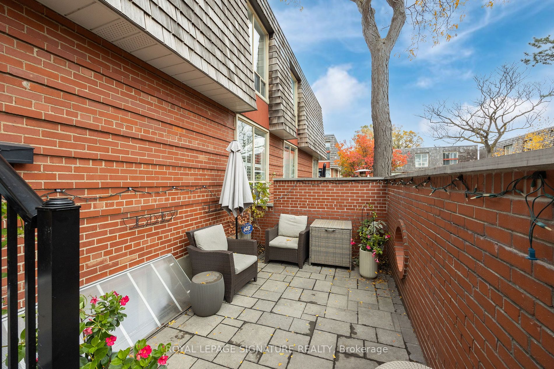 71 Upper Canada Dr, #4