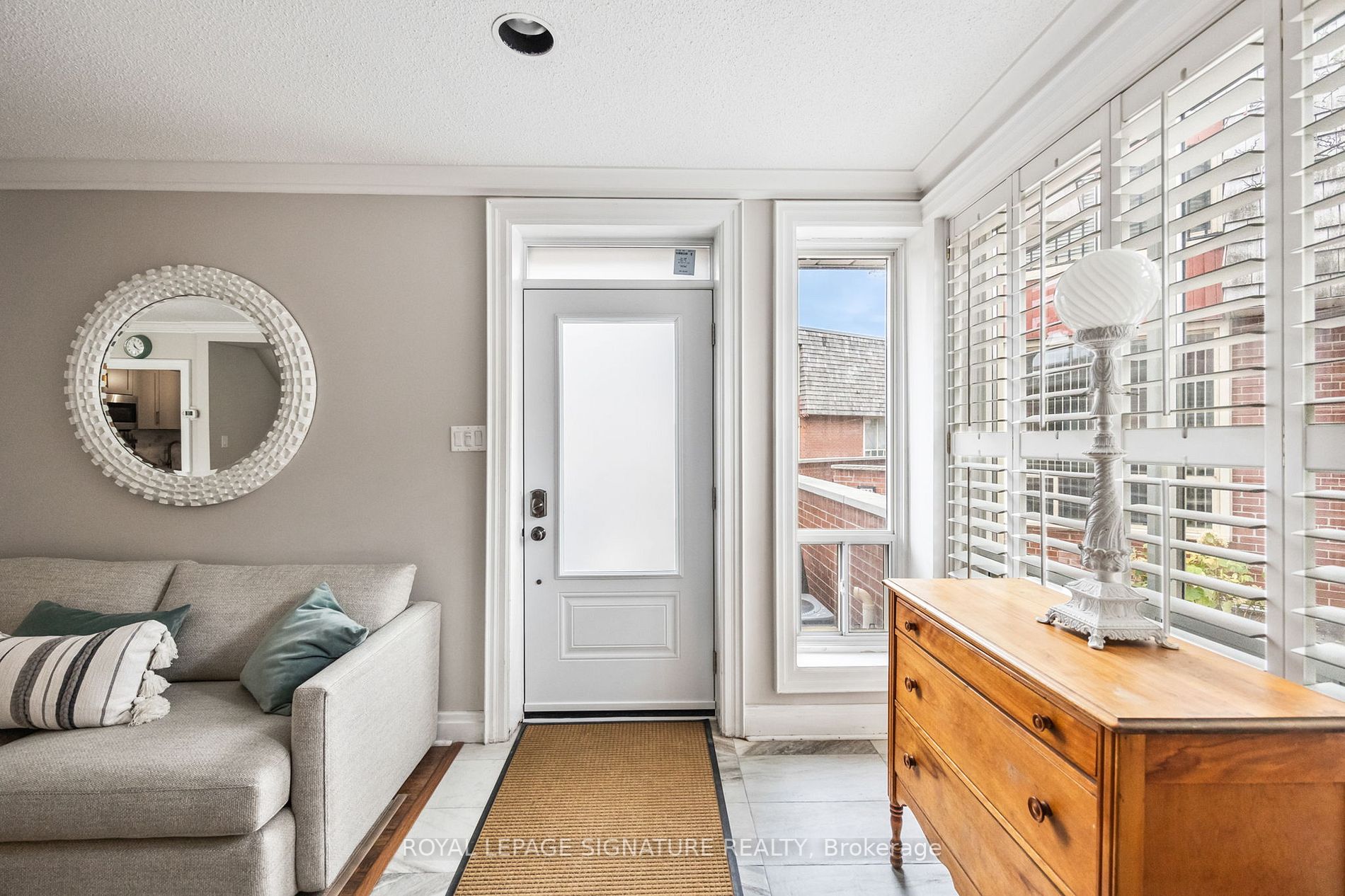 71 Upper Canada Dr, #4