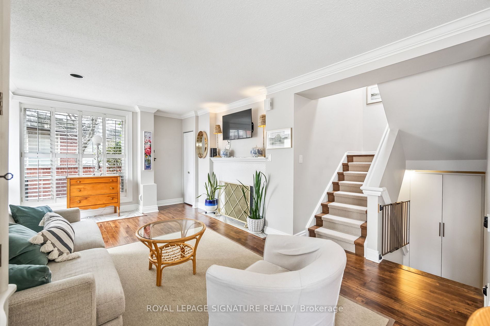71 Upper Canada Dr, #4