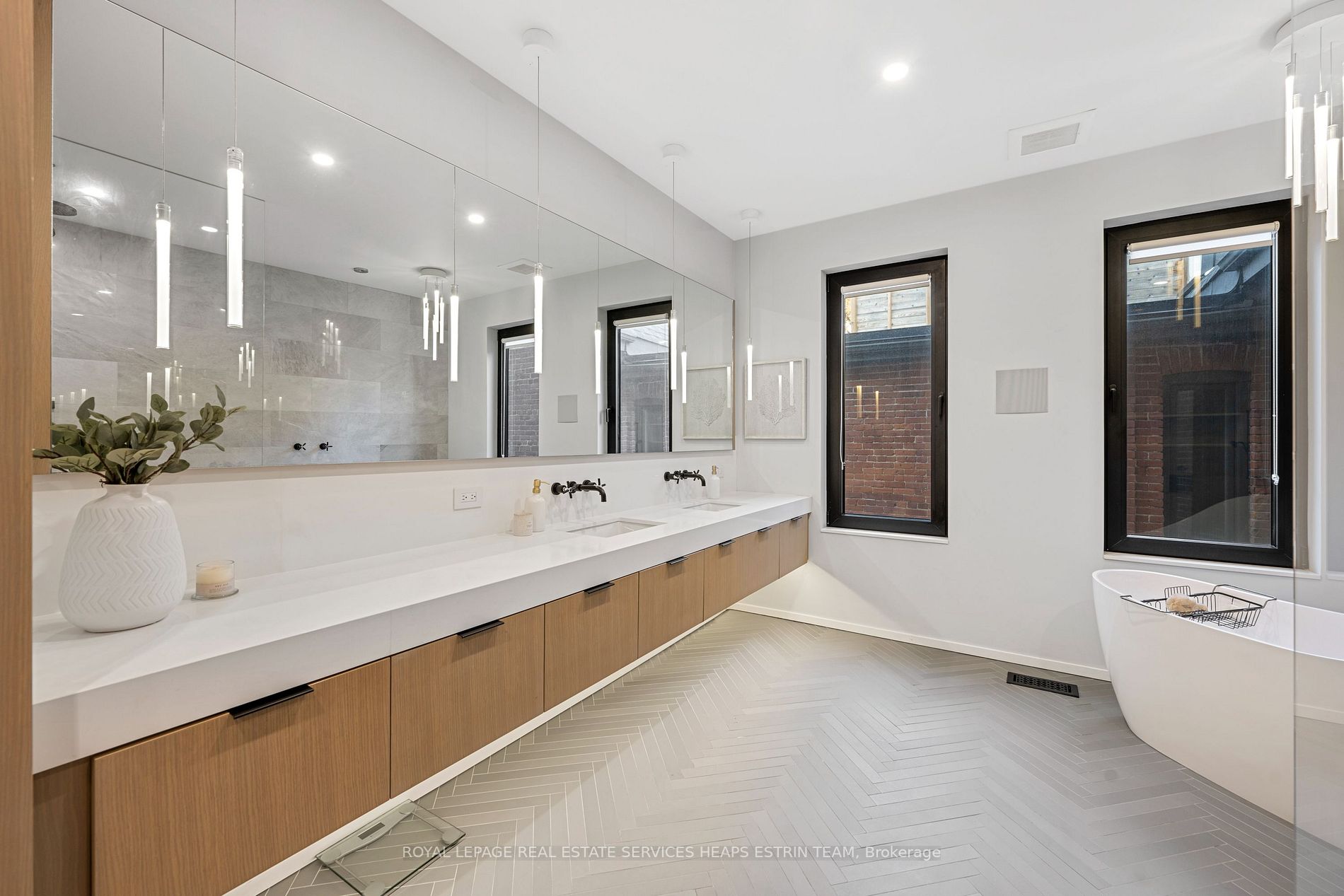 66 Tranby Ave