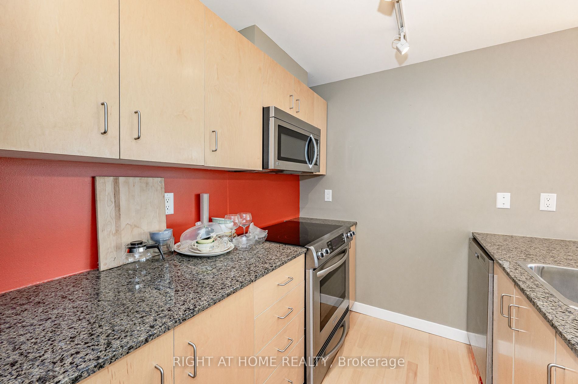 Listing C7267402 - Large Photo # 8