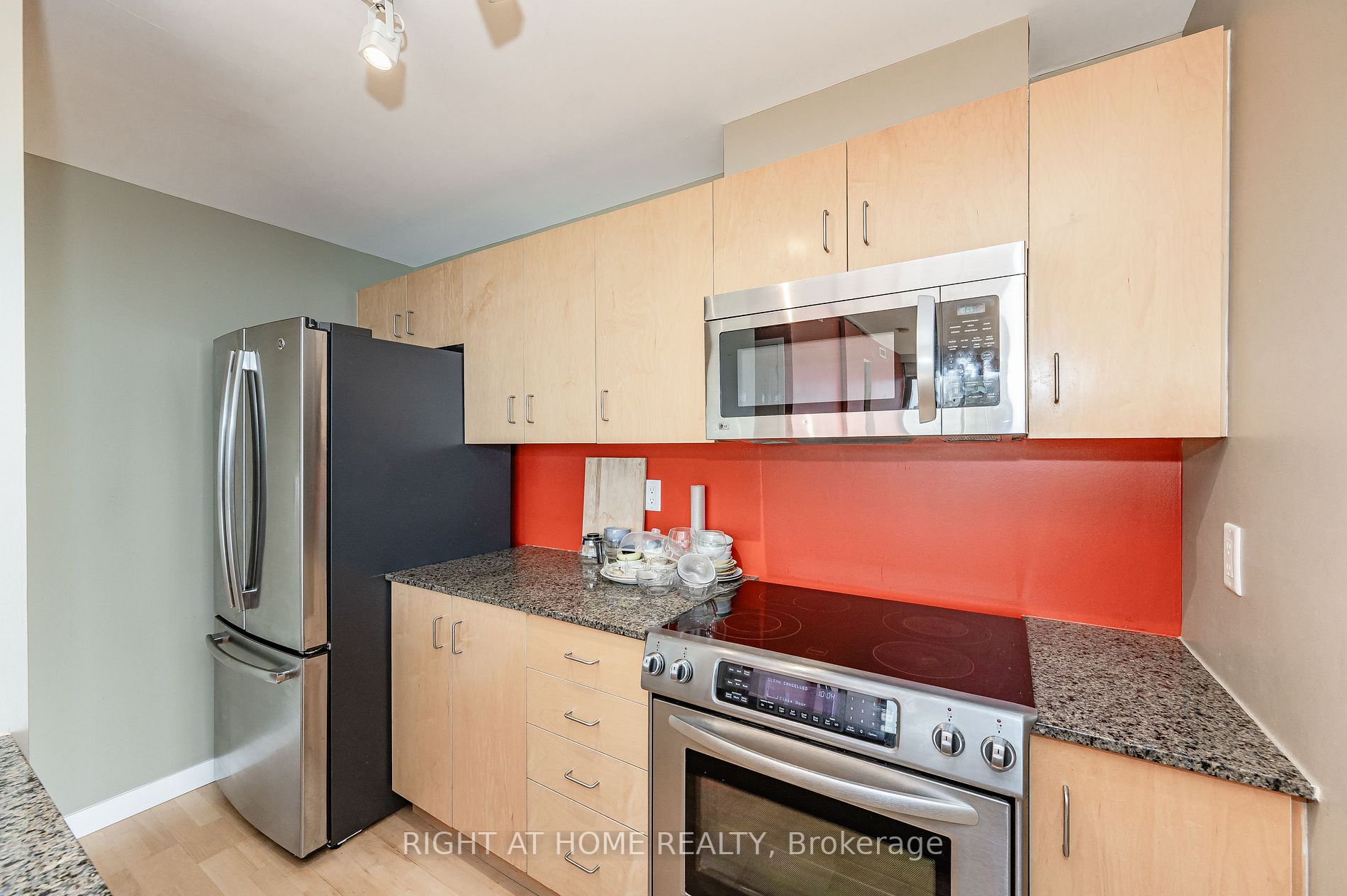 Listing C7267402 - Large Photo # 6