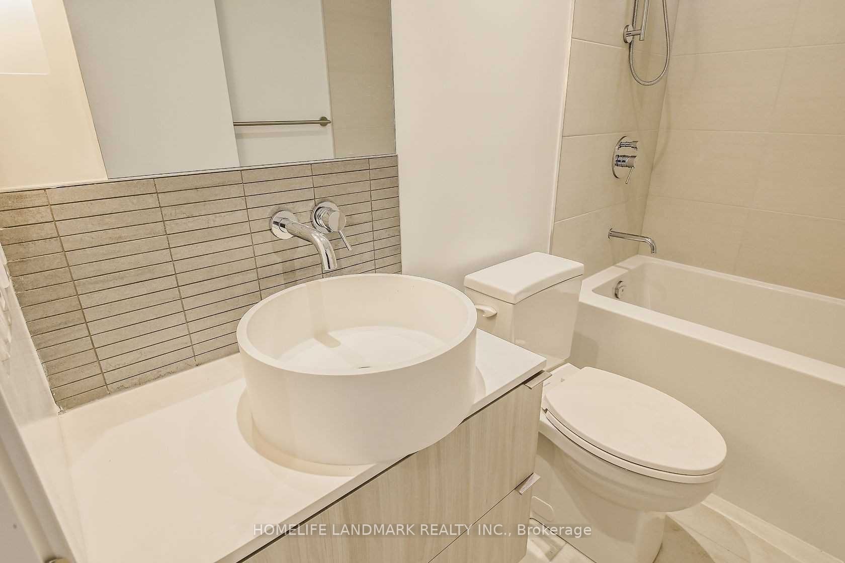 161 Roehampton Ave, #1005