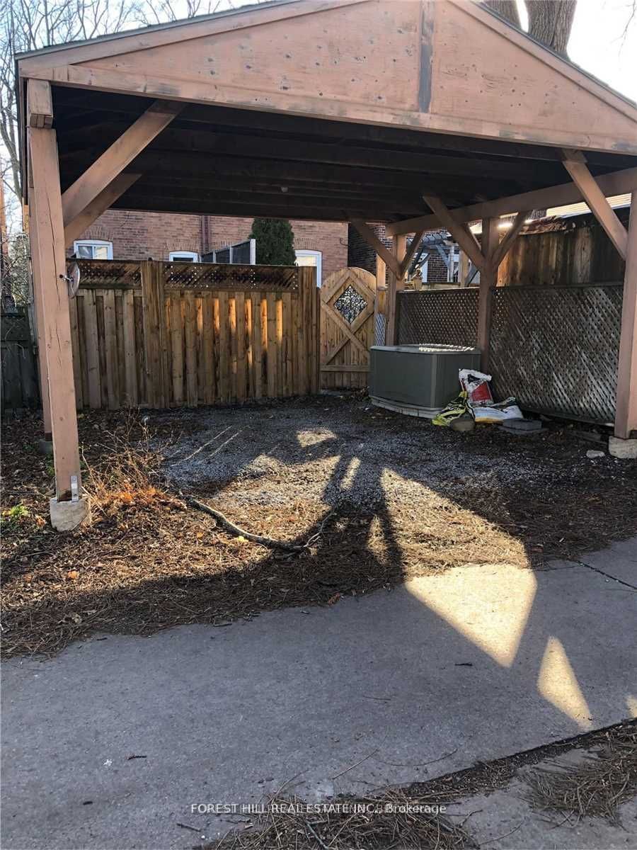112 Douglas Ave