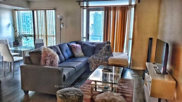 18 Yonge St, #2106