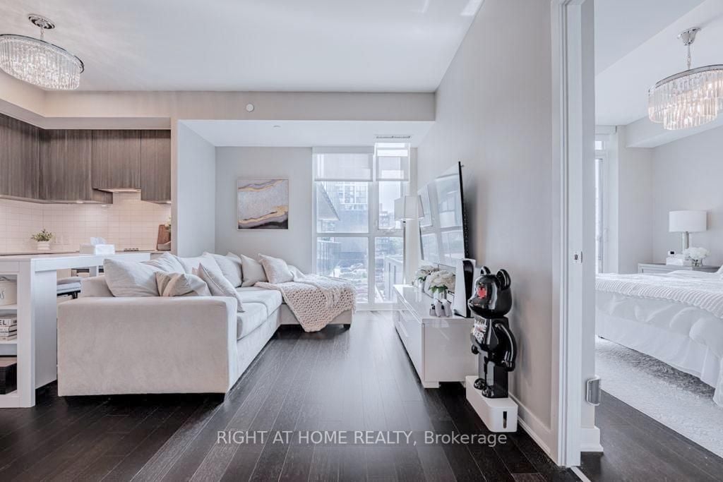120 Parliament St, #405