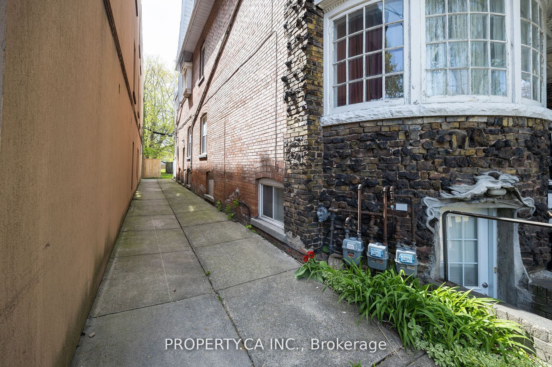 340 Clinton St