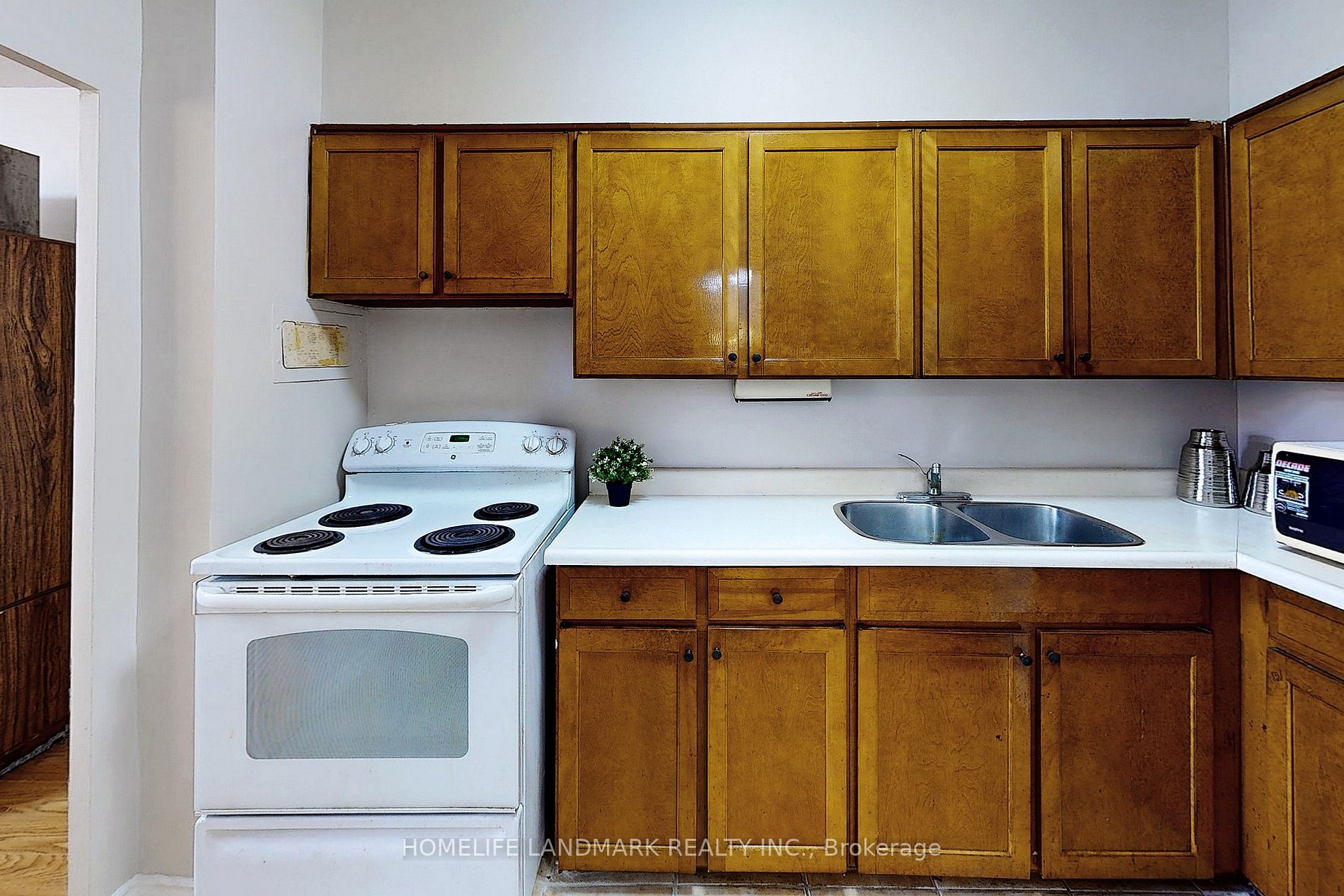 20 Forest Manor Rd, #103