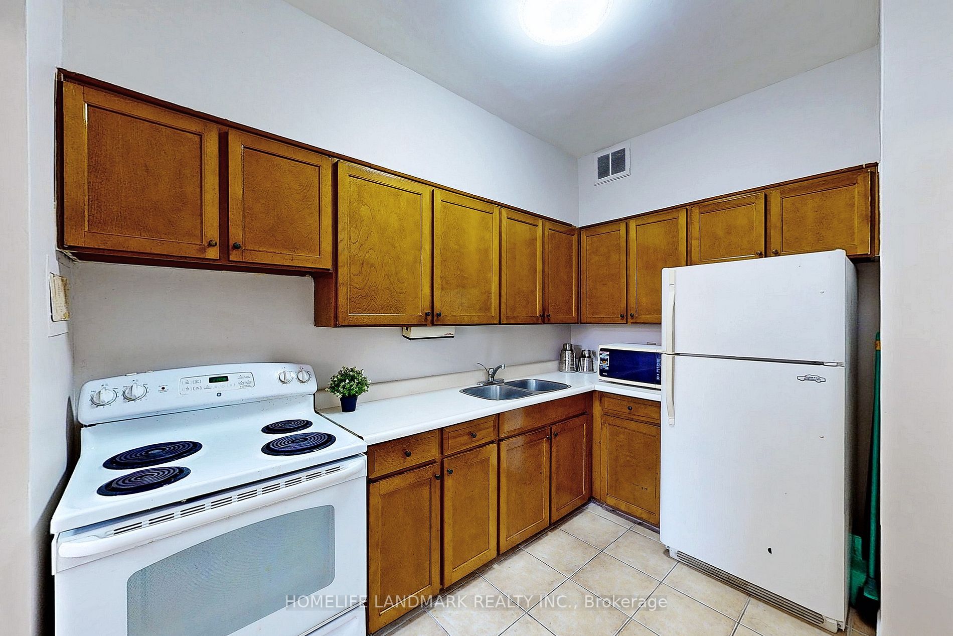 20 Forest Manor Rd, #103