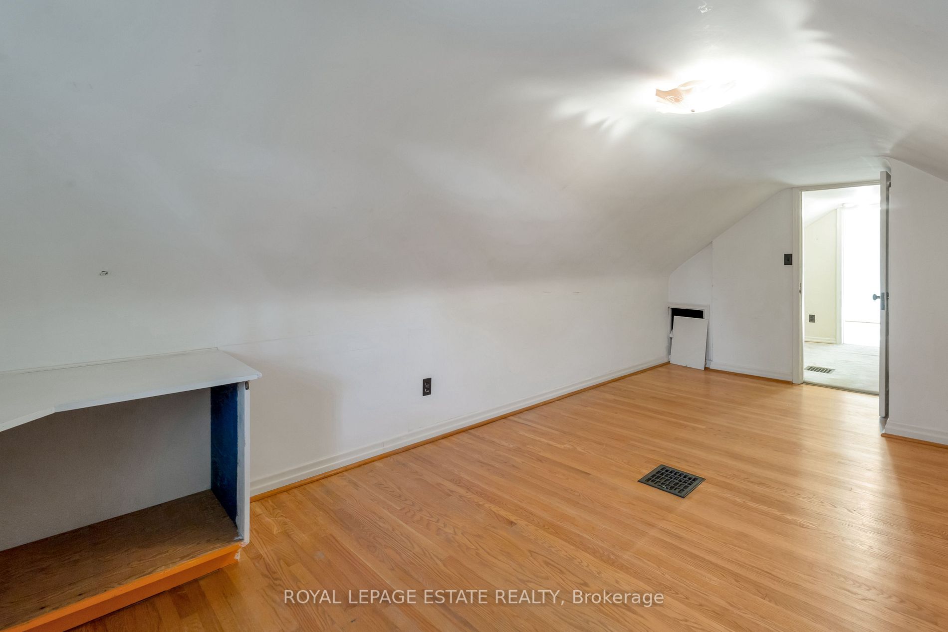 1030 Lillian St