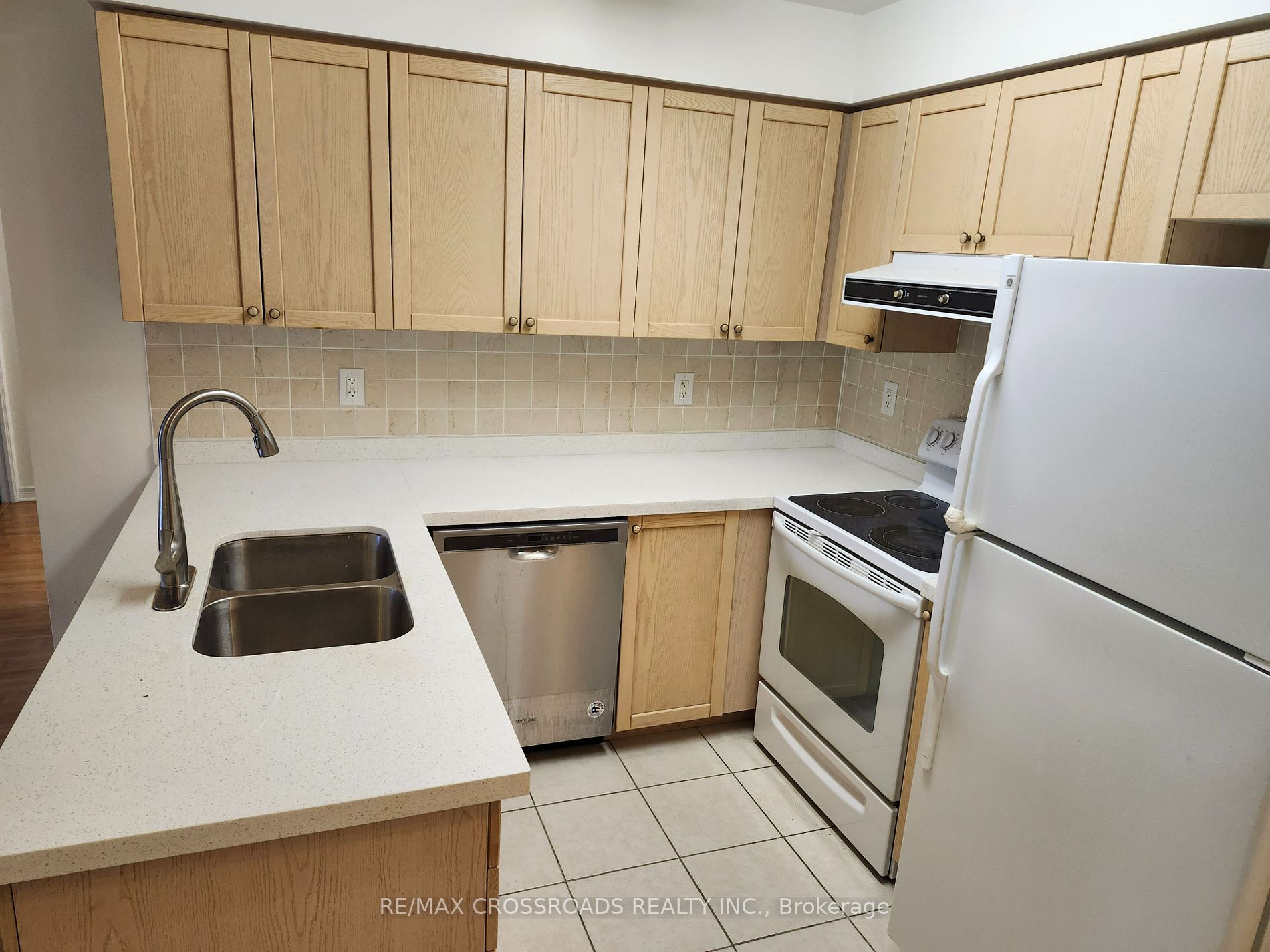 5500 Yonge St, #805