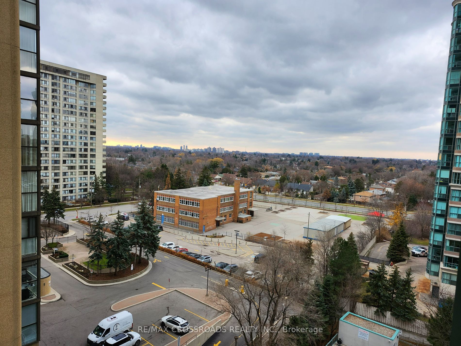 5500 Yonge St, #805