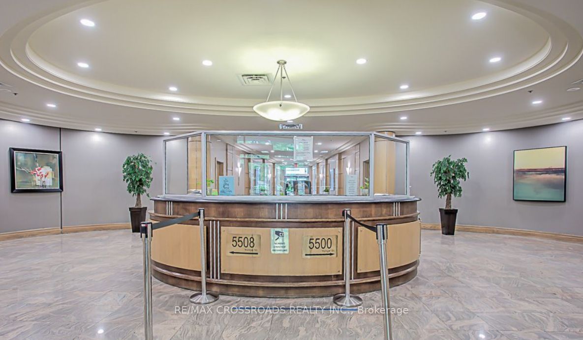 5500 Yonge St, #805