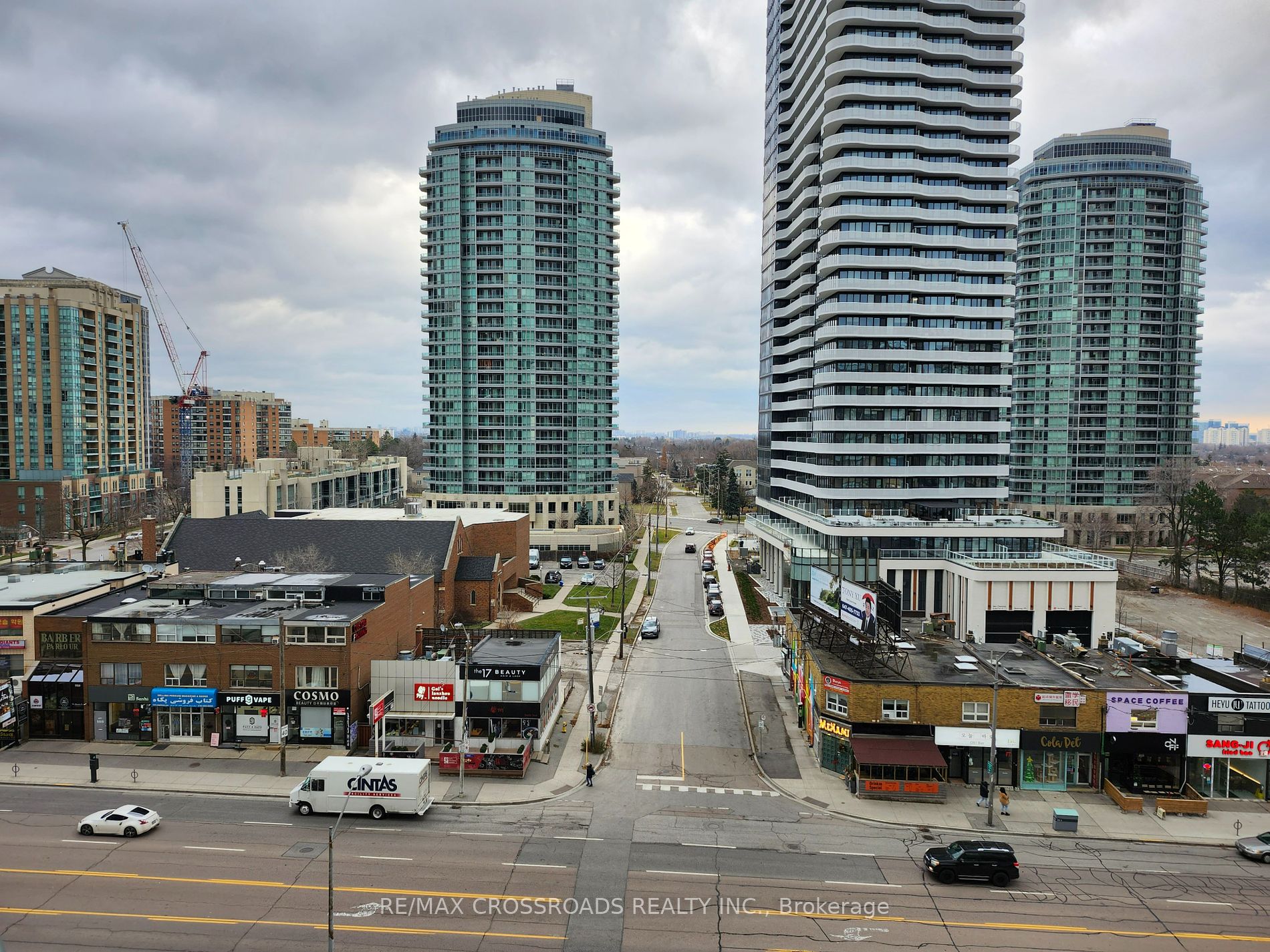 5500 Yonge St, #805