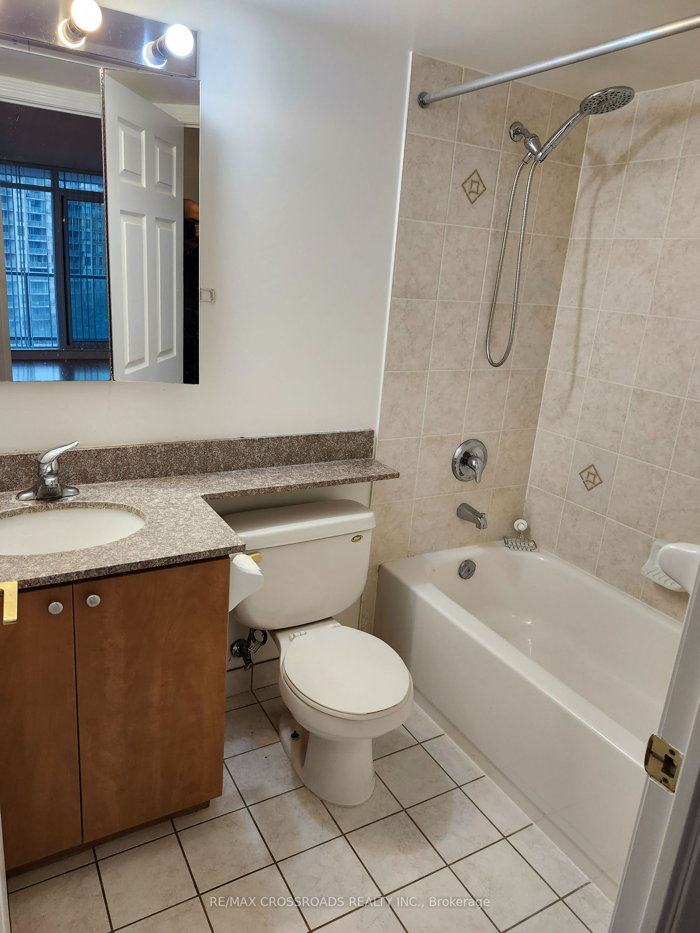 5500 Yonge St, #805