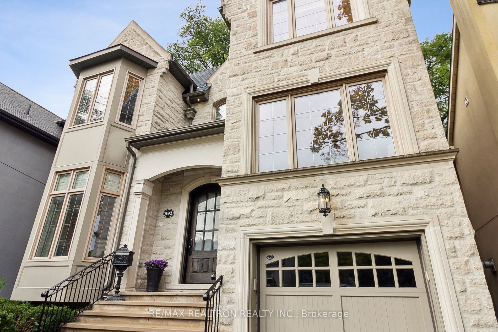 592 Deloraine Ave
