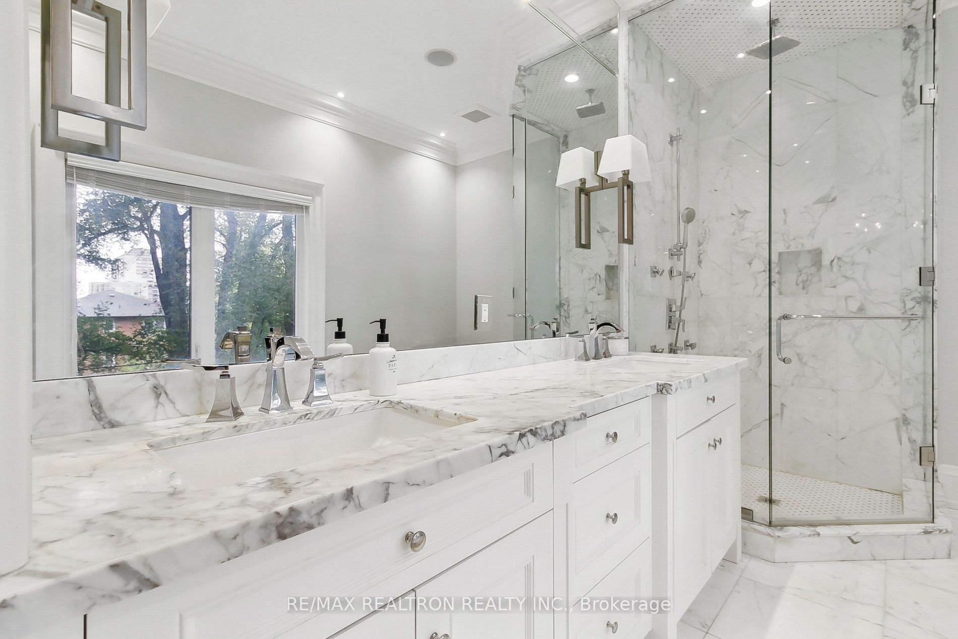 592 Deloraine Ave