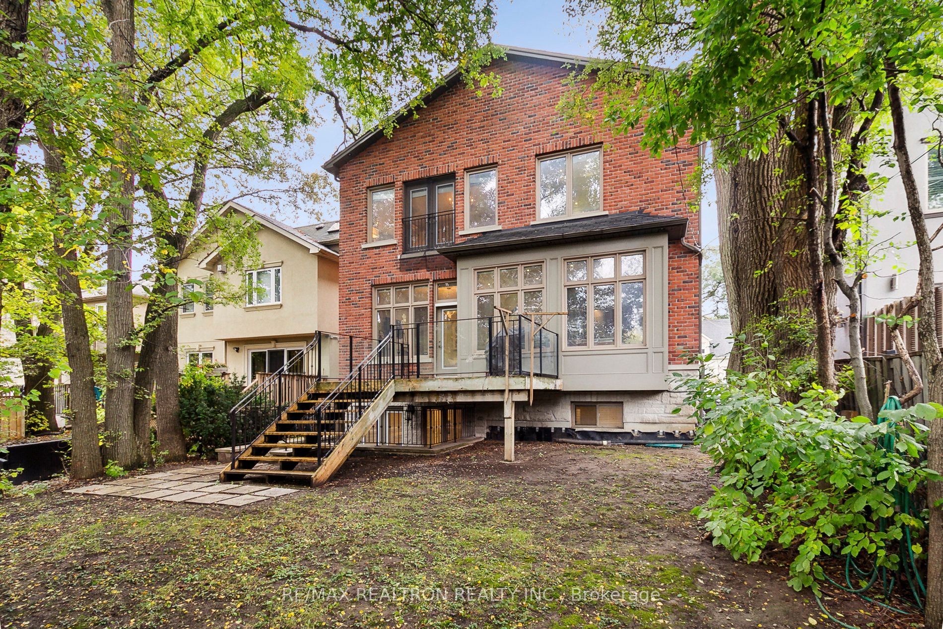 592 Deloraine Ave