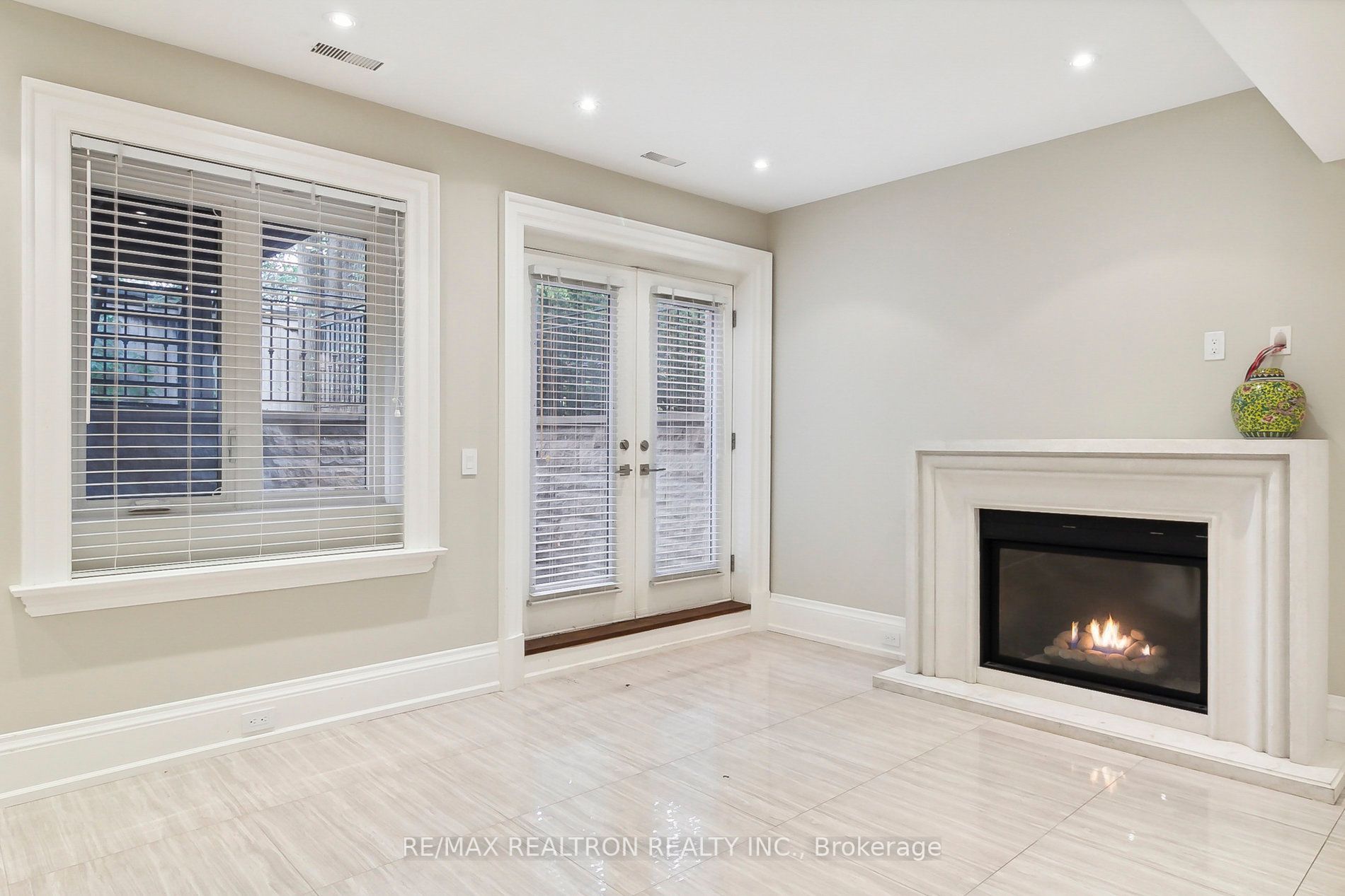 592 Deloraine Ave