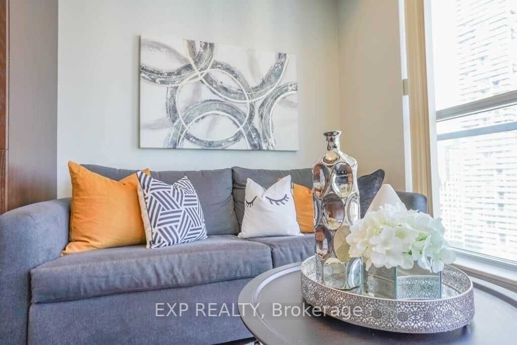8 York St, #2704