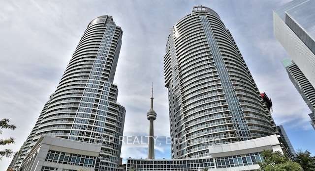 8 York St, #2704