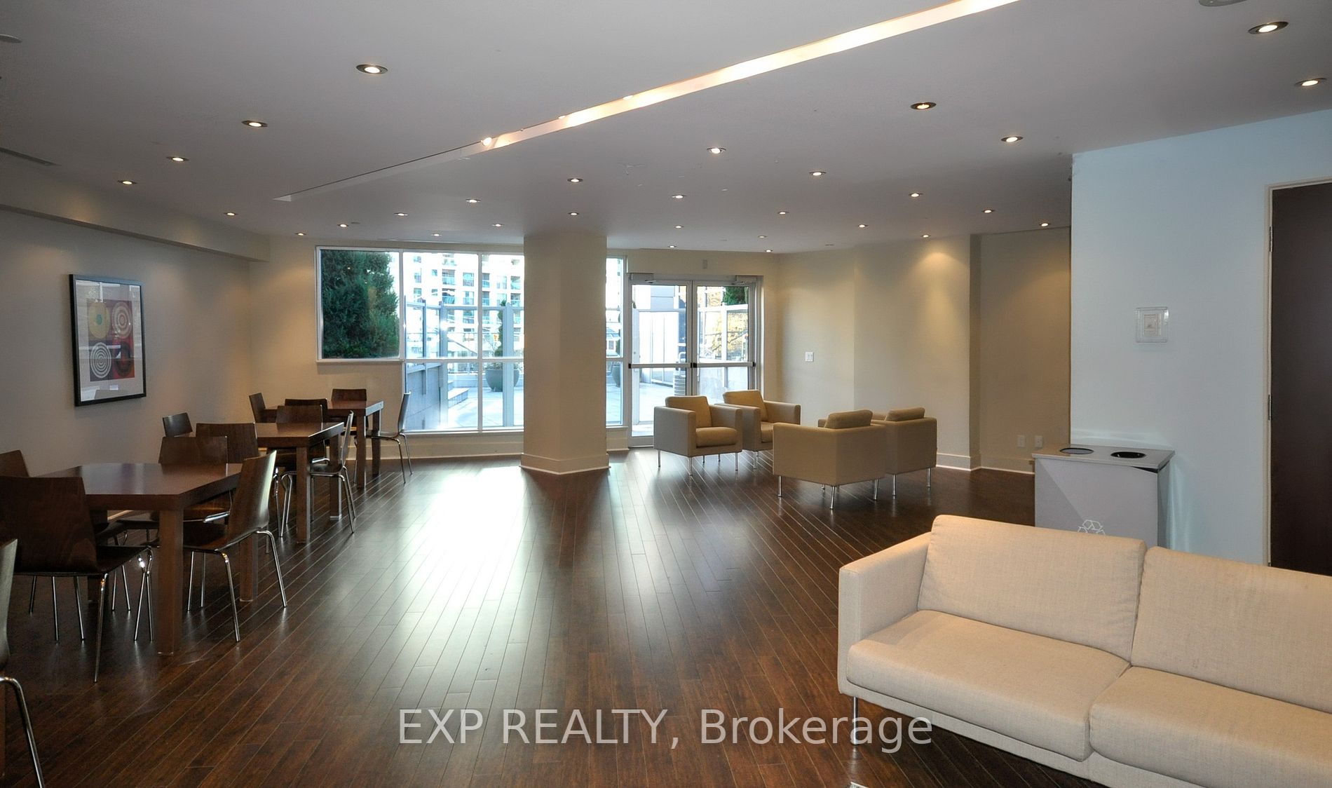 8 York St, #2704