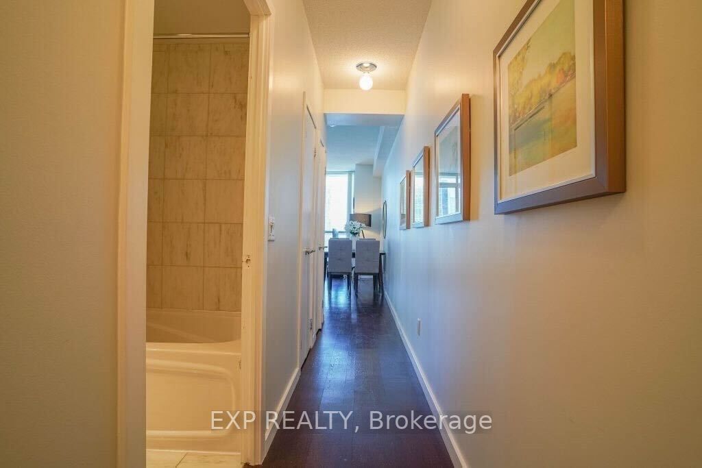 8 York St, #2704