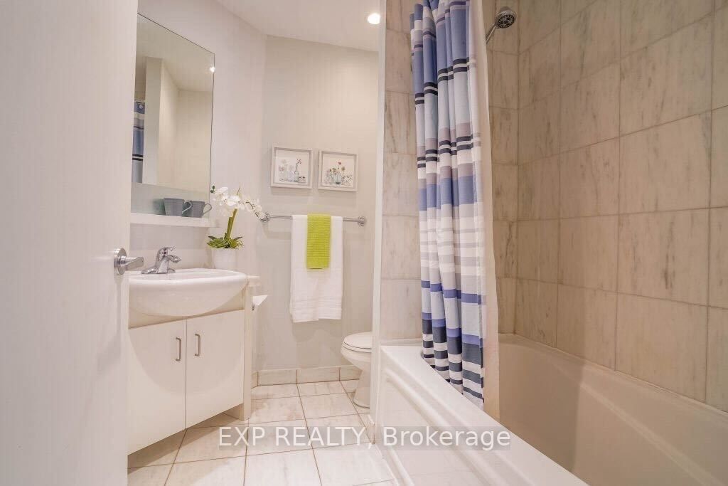 8 York St, #2704