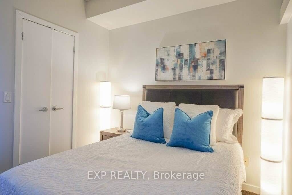8 York St, #2704