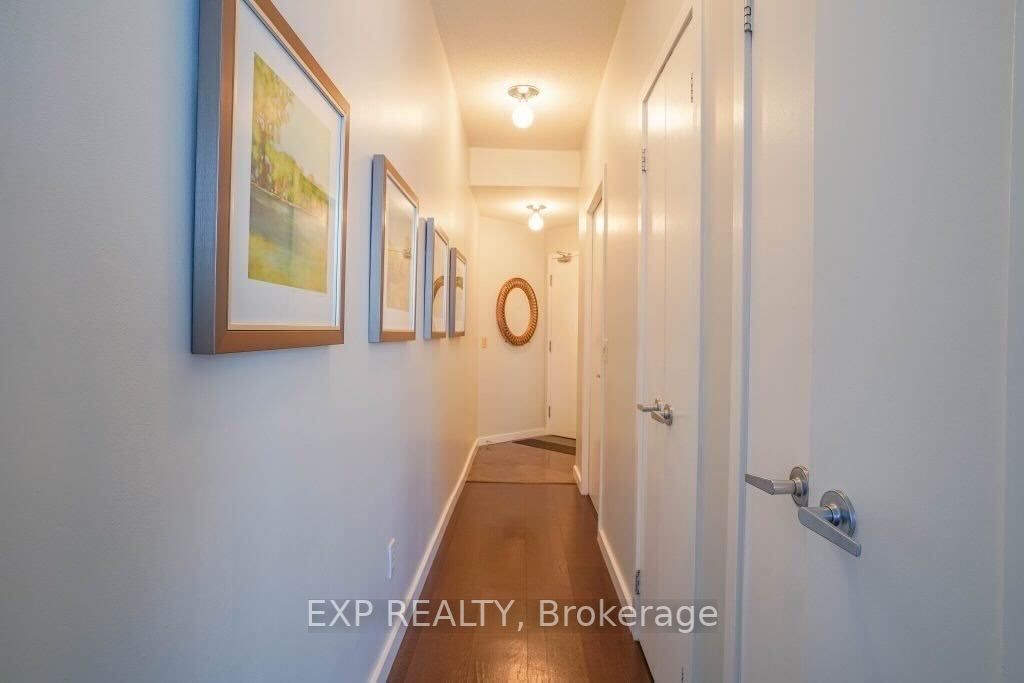 8 York St, #2704