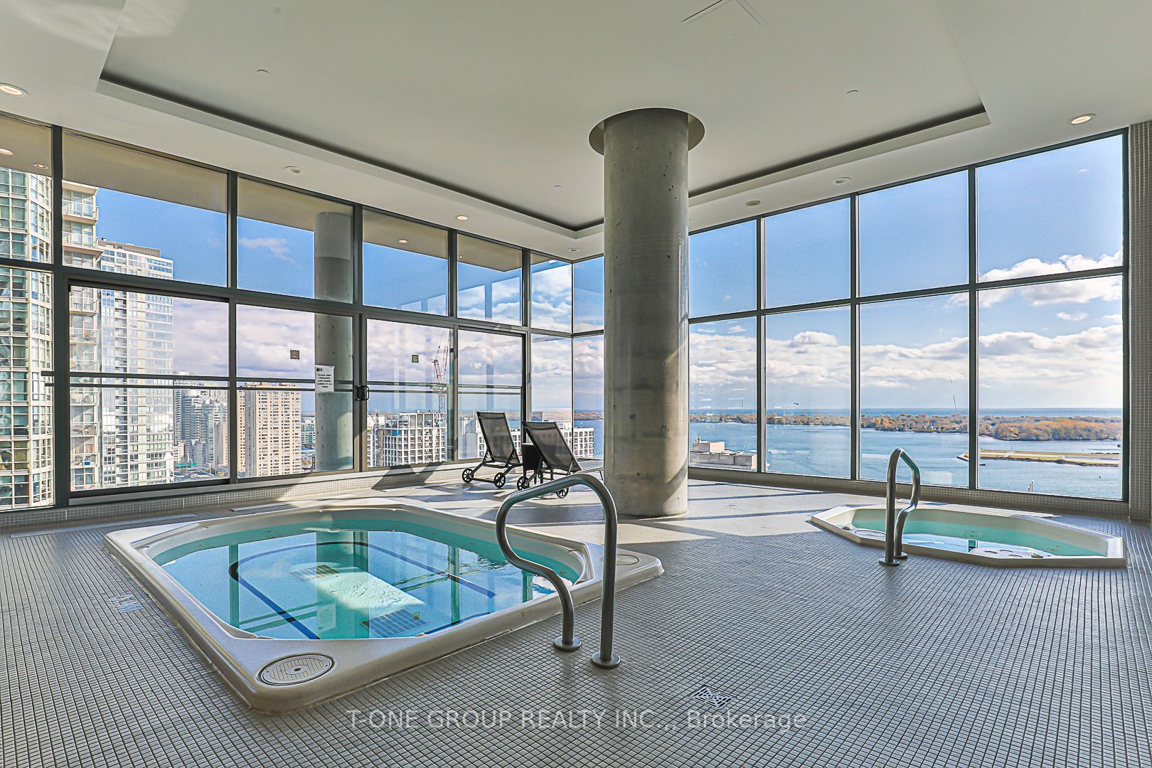 15 Fort York Blvd, #1606