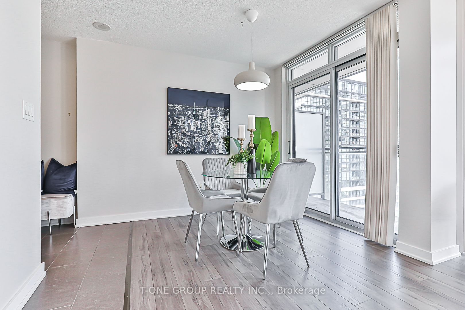 15 Fort York Blvd, #1606