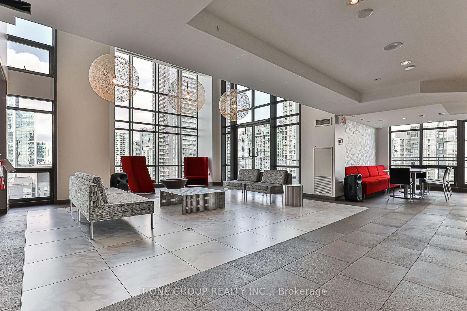 15 Fort York Blvd, #1606