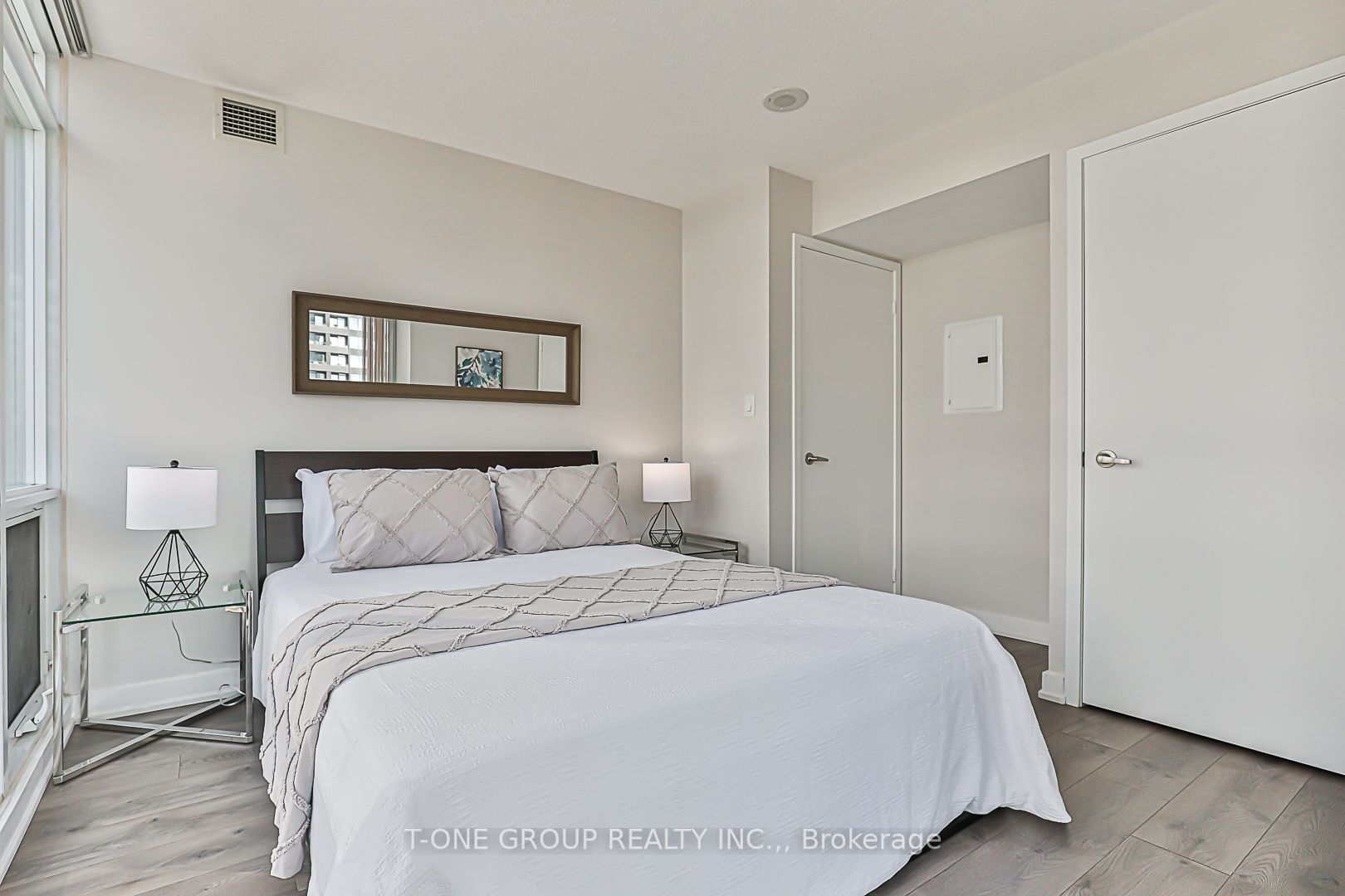 15 Fort York Blvd, #1606