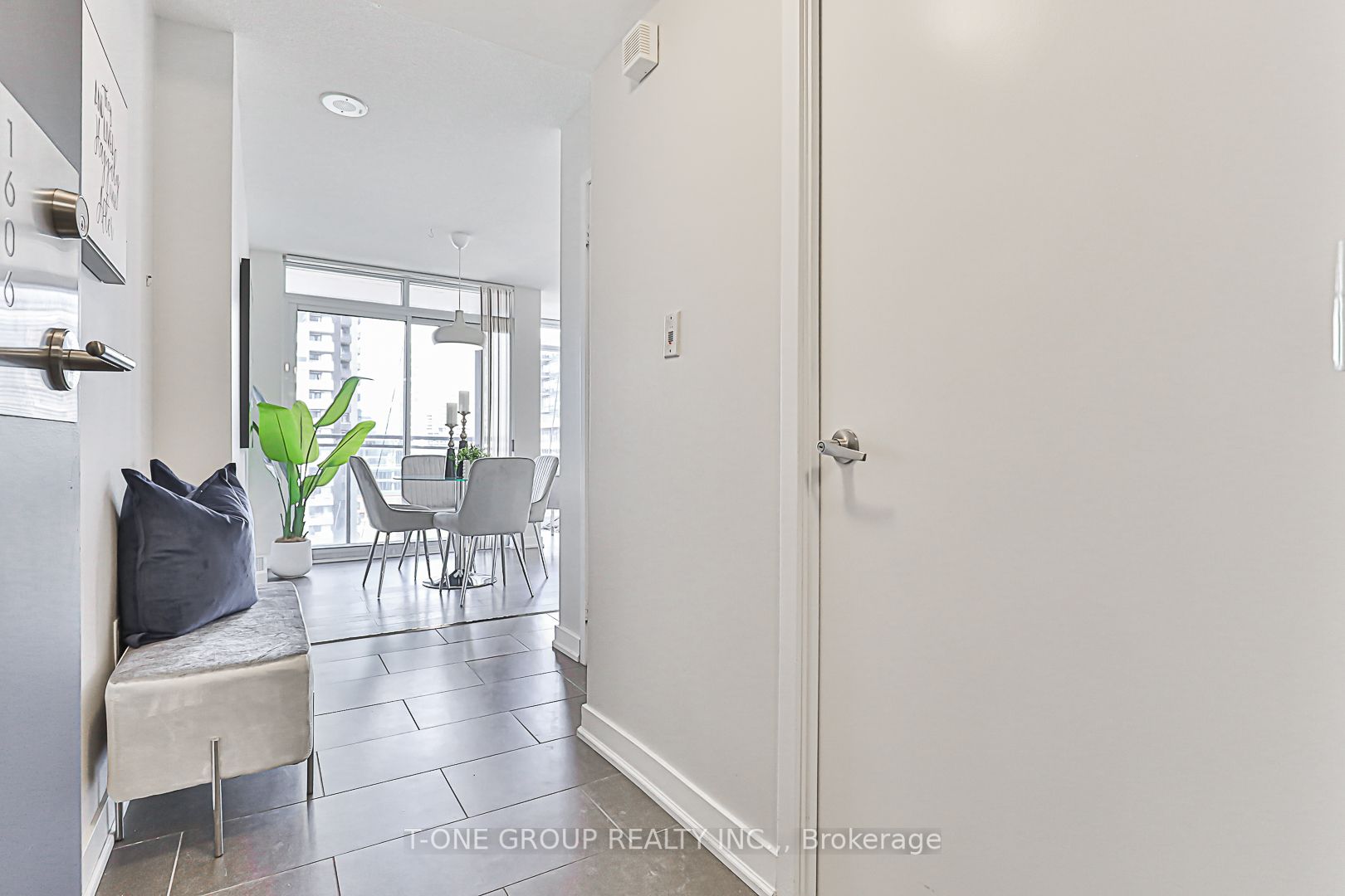 15 Fort York Blvd, #1606